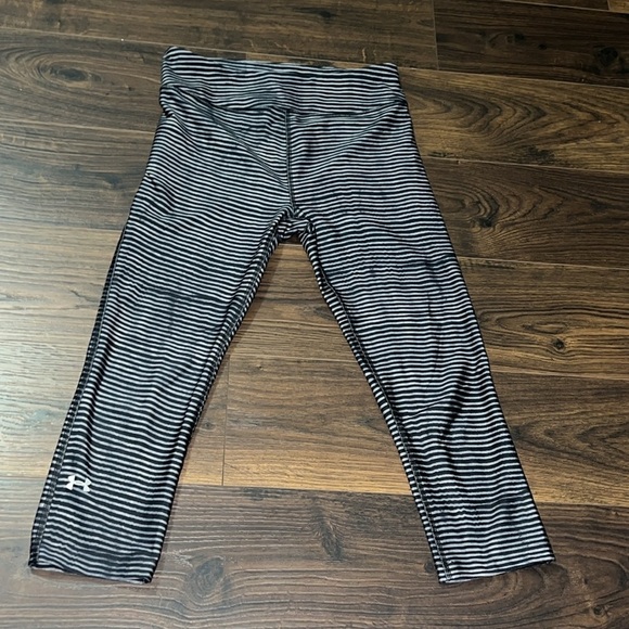 Under Armour women's black and gray sports Capri leggings size small - Picture 2 of 8